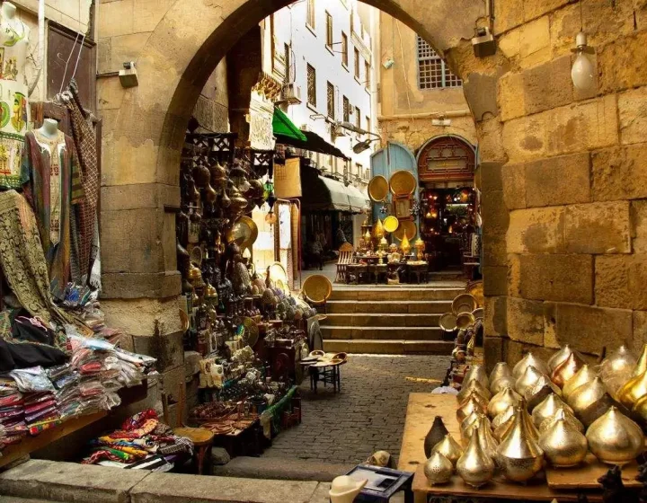 wycieczka z marsa alam do kairu - Bazar w Kairze – lokalny targ i pamiątki podczas zwiedzania Starego Kairu